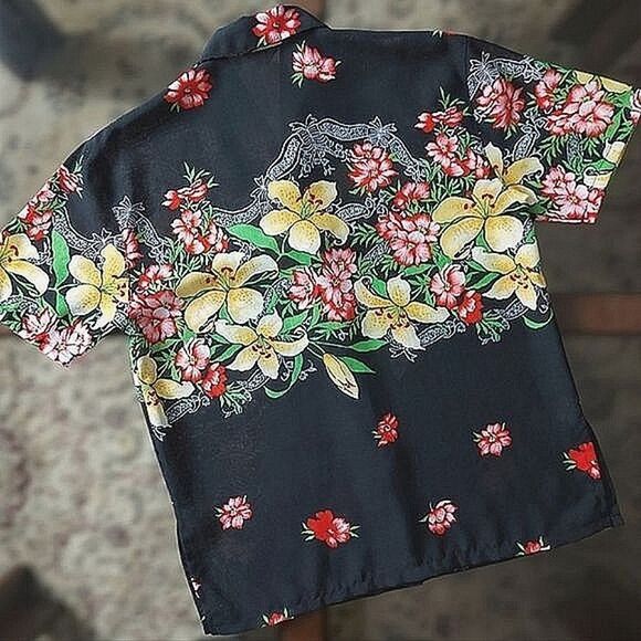 Vtg black floral short sleeve button down cotton Hawaiian shirt - Picture 4 of 13